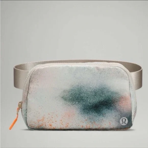 NWT Lululemon everywhere belt bag 1L - Picture 1 of 12